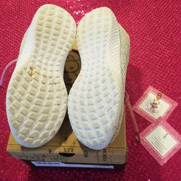 Kickin' Some More! - Picture 5 of 6